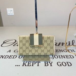 Gucci GG Logo Supreme Wallet Purse